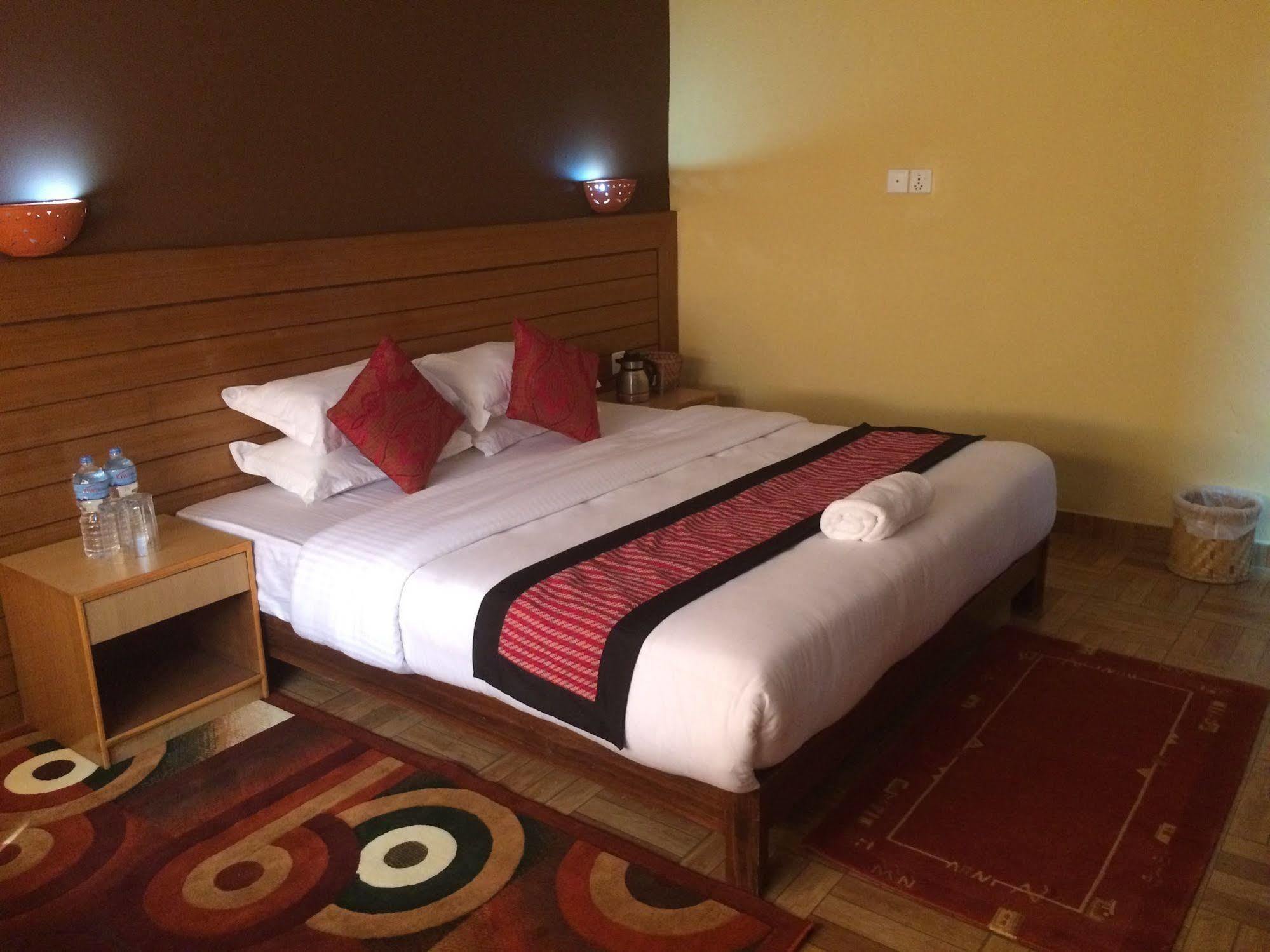 Hotel Tourist Residency Pokhara Bagian luar foto