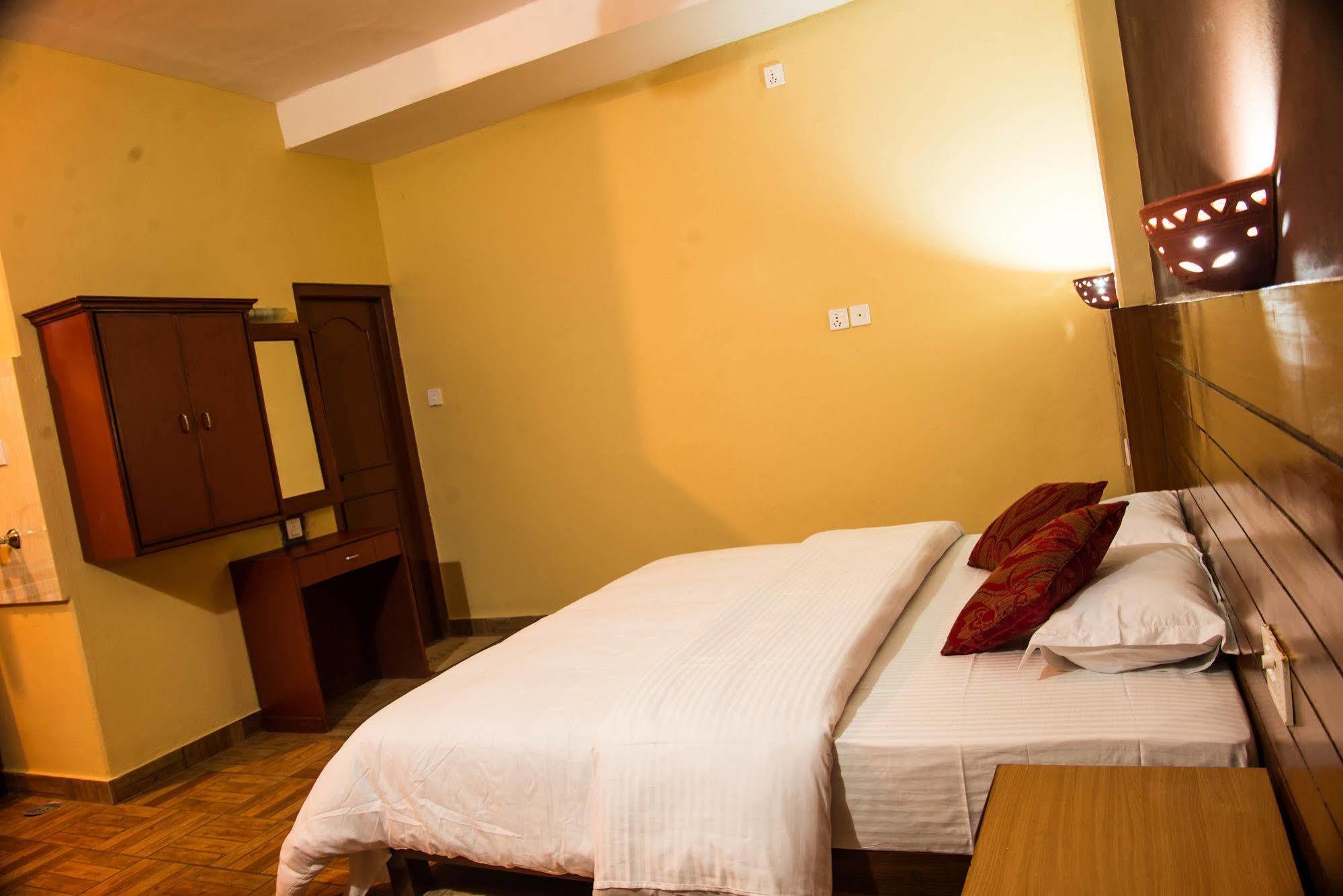 Hotel Tourist Residency Pokhara Bagian luar foto