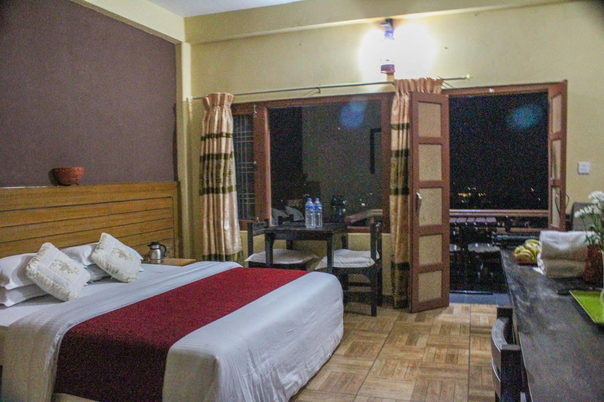 Hotel Tourist Residency Pokhara Bagian luar foto
